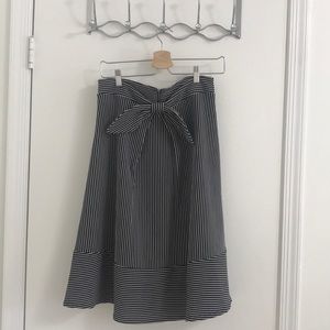 Black/White Stripe High Waist Skirt Bow (Size 8)